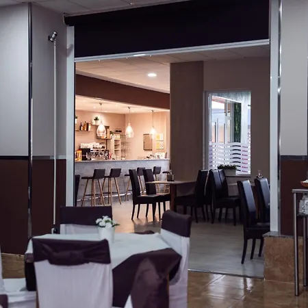 Ancora Urban Center * فينيستيري